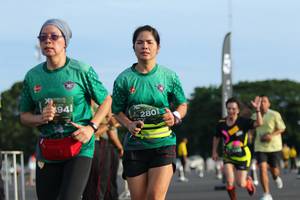 BIB: 941, 280
                            <button type="button" onclick="openModal(5172959)" class="btn btn-primary btn-sm float-right btn-popup" data-toggle="modal" data-target=".modal-high-quality">
                        <i class="fas fa-shopping-cart"></i> Add to Cart
                    </button>
                                            <button type="button" onclick="isThisMe(5172959, true)" class="btn btn-success btn-sm float-right btn-popup btn-isme hidden" data-toggle="tooltip" data-placement="bottom" title="นี่คือรูปของคุณใช่ไหม คลิกที่นี่เพื่อเอาเข้าอัลบั้ม">
                        <i class="fas fa-plus"></i> Add to album
                    </button>
                    <button type="button" onclick="isThisMe(5172959, false)" class="btn btn-warning btn-sm float-right btn-popup btn-isnotme hidden">
                        <i class="fas fa-ban"></i> Remove from album
                    </button>